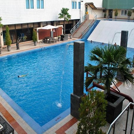 Bumi Senyiur Hotel Samarinda Exterior foto